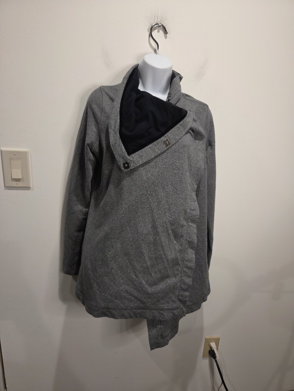 Lululemon Size 8 Savasana Grey Draped Wrap Jacket Gym . Flaw